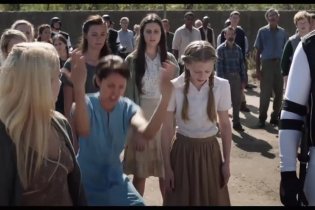 Trailer Italiano - Angry Games - La ragazza con l'uccello di fuoco