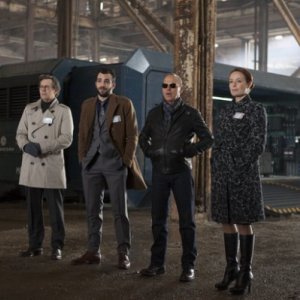 Robocop: Michael Keaton, Gary Oldman, Jay Baruchel e Jennifer Ehle in una scena