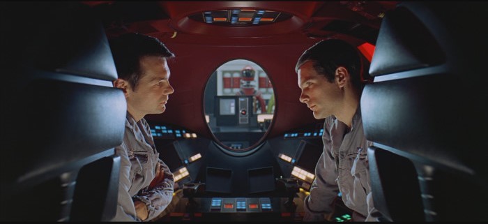 Gary Lockwood e Keir Dullea in una sequenza di 2001: Odissea nello spazio (1968)