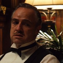 Marlon Brando è Don Vito Corleone nel film Il Padrino
