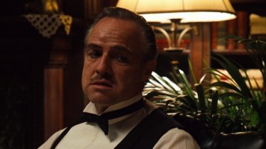 Marlon Brando è Don Vito Corleone nel film Il Padrino