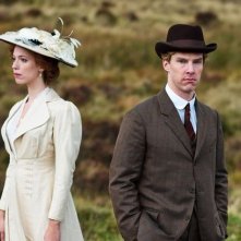 Benedict Cumberbatch e Rebecca Hall in un'immagine di Parade's End