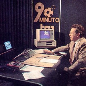 Paolo Valenti durante una vecchia trasmissione di 90esimo Minuto