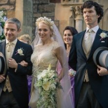 Sherlock: Martin Freeman, Amanda Abbingotn e Benedict Cumberbatch in un'immagine dell'episodio The Sign of Three