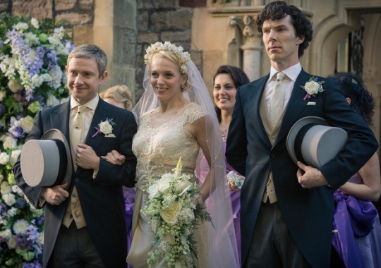 Sherlock: Martin Freeman, Amanda Abbingotn e Benedict Cumberbatch in un'immagine dell'episodio The Sign of Three