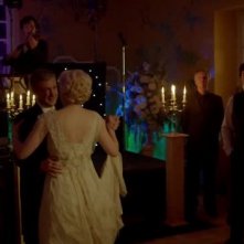 Sherlock: Martin Freeman, Amanda Abbingotn e Benedict Cumberbatch in una scena dell'episodio The Sign of Three