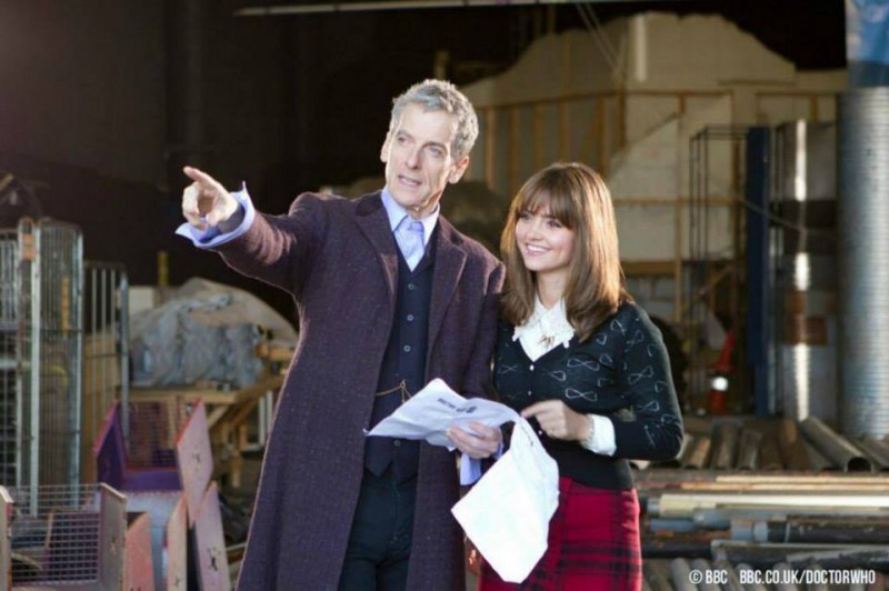 Doctor Who: Peter Capaldi e Jenna-Louise Coleman un'immagine dal set dell'ottava stagione della serie