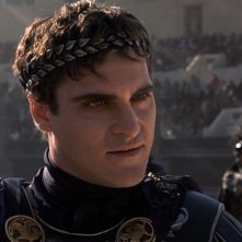 Joaquin Phoenix è lo psicotico imperatore Commodo ne Il gladiatore