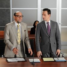 The Good Wife: F. Murray Abraham e Josh Charles in una scena dell'episodio Goliath and David
