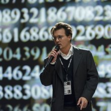 Transcendence: Johnny Depp parla delle sue teorie in una conferenza