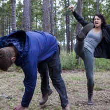 Angry Games - La ragazza con l'uccello di fuoco: Maiara Walsh in una scena d'azione del film