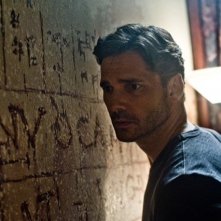 Deliver Us From Evil: un preoccupato primo piano di Eric Bana