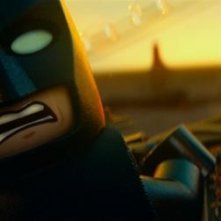 The Lego Movie: Batman parla con un degli omini Lego