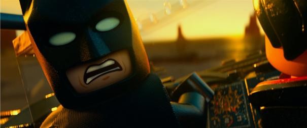 The Lego Movie: Batman parla con un degli omini Lego