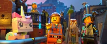 The Lego Movie: Emmett, Vitruvius e Uni-Kitty alle prese con un gatto Lego