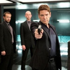 Jack Ryan - L'iniziazione: Kenneth Branagh con la pistola in pugno