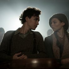 Anita B.: Robert Sheehan al cinema con Eline Powell in una scena del film