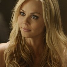 Bitten: Laura Vandervoort in una scena