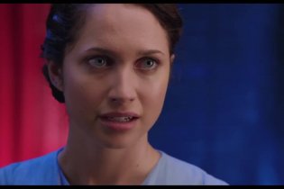 Clip - Angry Games - La ragazza con l'uccello di fuoco