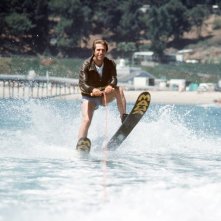 Henry Winkler è Fonzie nel serial cult Happy Days, qui nel celebre 'salto dello squalo'