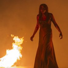 Carrie: Chloe Moretz tra le fiamme in una scena del film