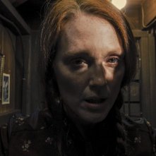 Carrie: Julianne Moore in un'inquietante immagine tratta dal film