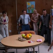 Cooties: Elijah Wood e il resto del cast in una raccapricciante scena corale