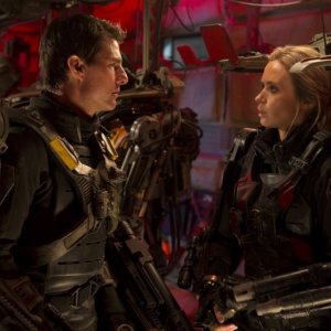 Edge of Tomorrow - Senza domani: Tom Cruise ed Emily Blunt indossano le loro armature