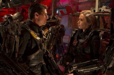 Edge of Tomorrow - Senza domani: Tom Cruise ed Emily Blunt indossano le loro armature