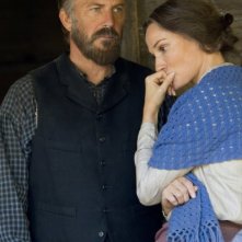 Hatfields & McCoys: Kevin Costner e Sarah Parish in una scena
