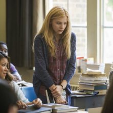 Lo sguardo di Satana - Carrie: Chloe Moretz nei panni di Carrie in una scena scolastica del film