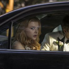 Lo sguardo di Satana - Carrie: lo sguardo agghiacciante di Chloe Moretz in una scena del film