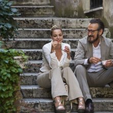 Tutta colpa di Freud: Claudia Gerini chiacchiera romanticamente con Marco Giallini in una scena
