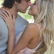 Un amore senza fine: Alex Pettyfer e Gabriella Wilde in un momento romantico