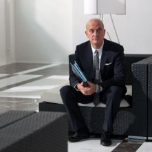 La gente che sta bene: Claudio Bisio nei panni di un avvocato in crisi in una scena del film