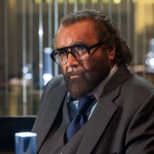 La gente che sta bene: un serissimo Diego Abatantuono in una scena del film