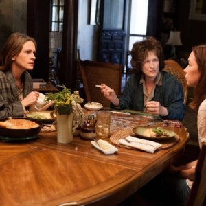 Meryl Streep in una scena de I segreti di Osage County con Julia Roberts e Julianne Nicholson