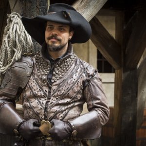 The Musketeers: Howard Charles in un'immagine del primo episodio della serie