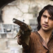 The Musketeers: Luke Pasqualino in un'immagine del primo episodio della serie