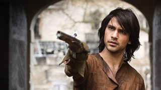 The Musketeers: Luke Pasqualino in un'immagine del primo episodio della serie