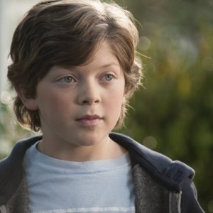 Growing Up Fisher: Eli Baker in una scena della serie