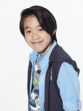 Growing Up Fisher: Lance Lim in una foto promozionale della serie