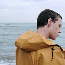 Il superstite: il protagonista George MacKay in un momento del film