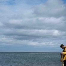 Il superstite: il protagonista George MacKay in una scena