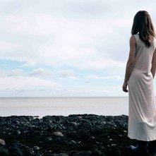 Il superstite: Kate Dickie di spalle in una scena