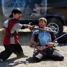 Knight of Badassdom: Peter Dinklage e Ryan Kwanten in una scena