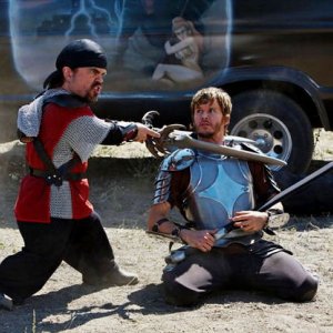Knight of Badassdom: Peter Dinklage e Ryan Kwanten in una scena