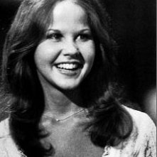 Linda Blair, sorridente e giovanissima