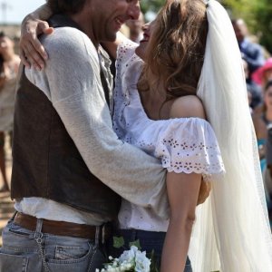 Una donna per amica: Laetitia Casta convola a nozze con Adriano Giannini in una scena del film