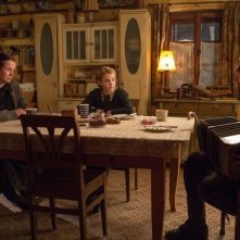 Storia di una ladra di libri: Sophie Nélisse insieme a Geoffrey Rush e Emily Watson in una scena